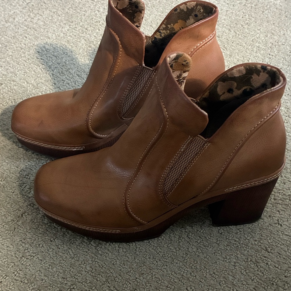 Korks Brown Leather Women's Ankle Booties chunky tall heel 9